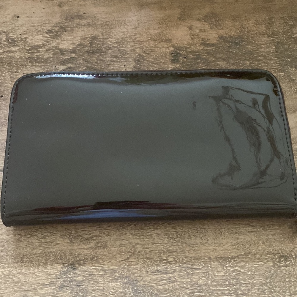 Tory Burch zip around wallet - Picture 2 of 3